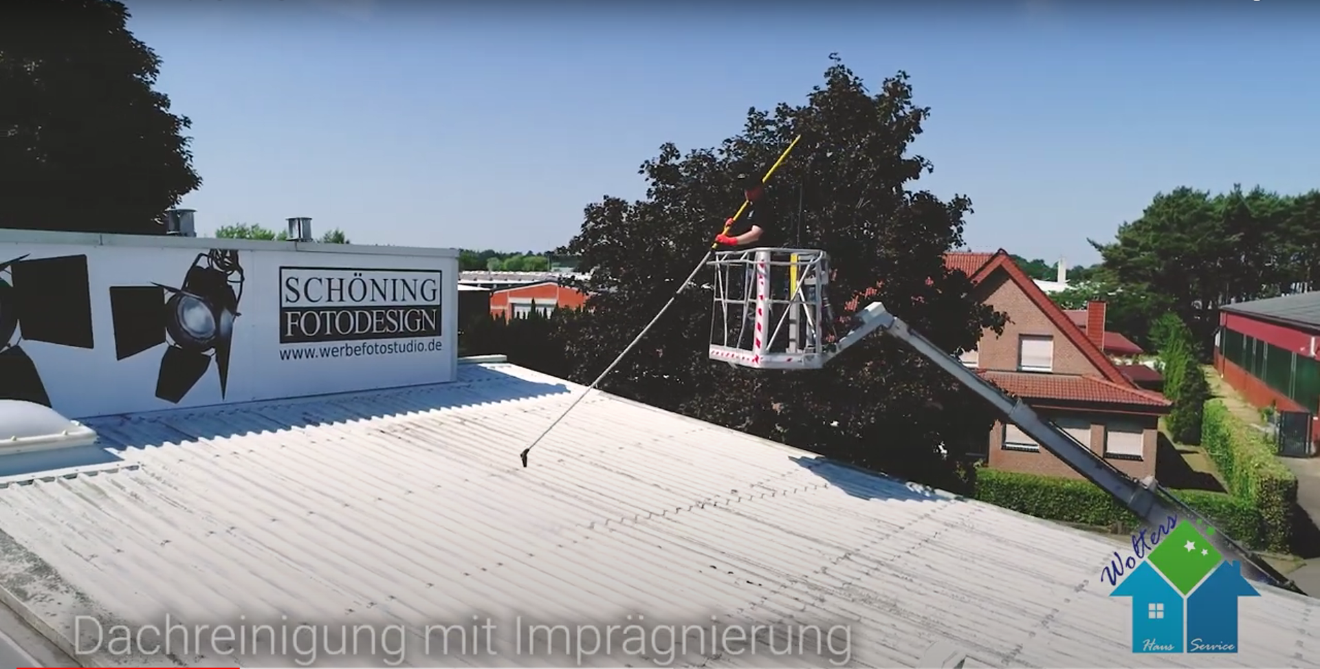 Vollst&auml;ndige Reinigung der Dachfl&auml;chen in Neugnadenfeld.